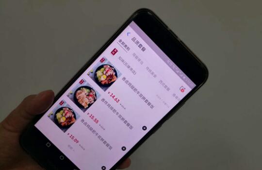 外卖价格乱象：1瓶可乐卖15元，为何不易察觉？