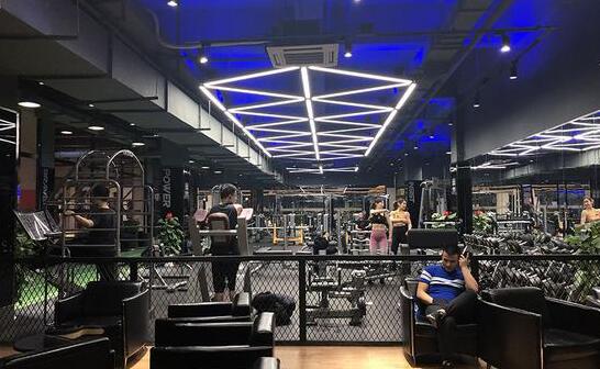 传统健身房遇"中年危机" 选择自救还是投奔互联网?