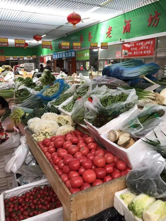 美团饿了么盒马“围剿”菜市场