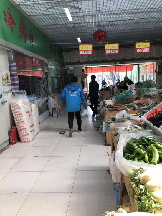 美团饿了么盒马“围剿”菜市场