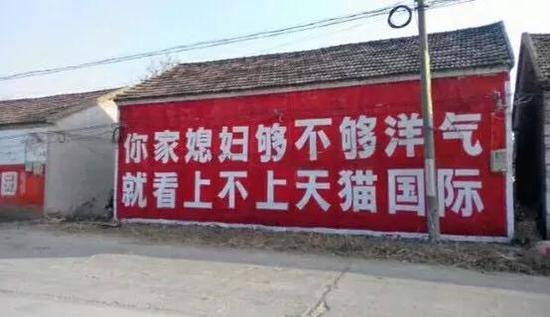 互联网刷墙人:找墙半小时、刷墙半小时,一天赚1000元