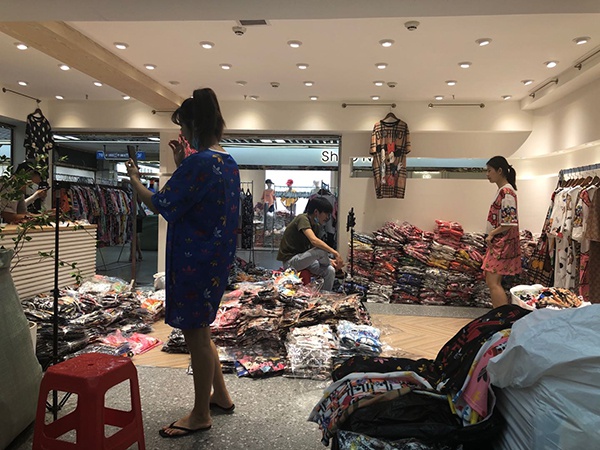 广州“电商村”转型“直播村”：做互联网+地摊