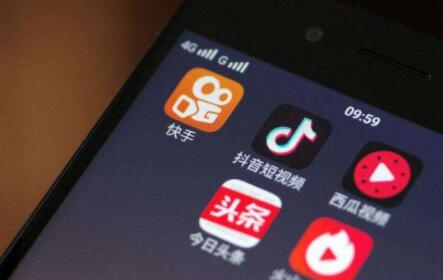 短视频电商化:抖音向“钱”快手向“上”